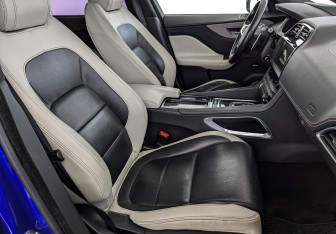 Подержанный автомобиль Jaguar F-Pace 2019 года (25 фото)