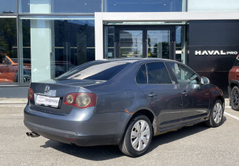 Подержанный автомобиль Volkswagen Jetta Sedan 2008 года (5 фото)