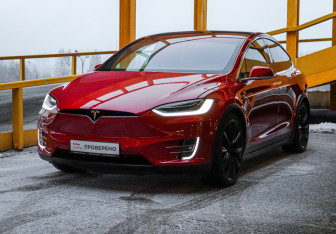 Подержанный автомобиль Tesla Model X 2019 года (1 фото)