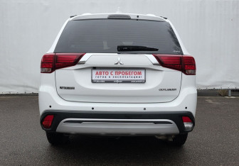 Подержанный автомобиль Mitsubishi Outlander 2019 года (6 фото)