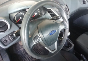 Подержанный автомобиль Ford Fiesta Hatchback 2008 года (12 фото)