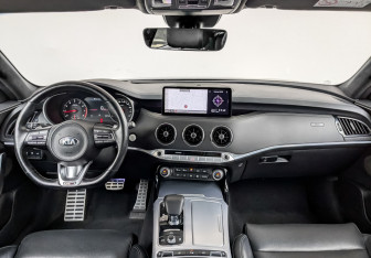 Подержанный автомобиль Kia Stinger 2021 года (14 фото)