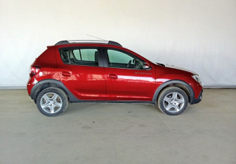 Подержанный автомобиль Renault Sandero 2021 года (8 фото)