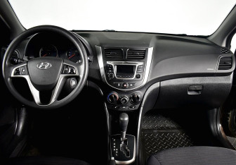 Подержанный автомобиль Hyundai Solaris Hatchback 2015 года (8 фото)