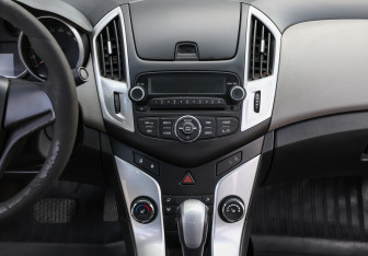 Подержанный автомобиль Chevrolet Cruze Sedan 2014 года (14 фото)