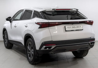 Подержанный автомобиль Omoda C5 2024 года (7 фото)