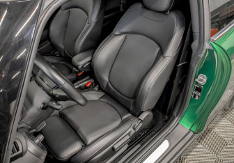 Подержанный автомобиль MINI Hatch 2021 года (21 фото)