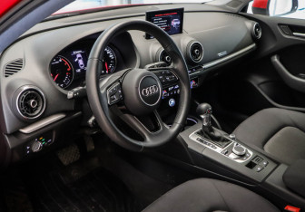 Подержанный автомобиль Audi A3 Sedan 2018 года (7 фото)