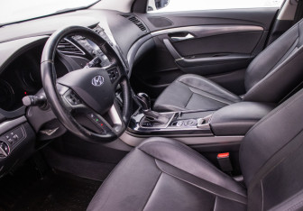 Подержанный автомобиль Hyundai i40 Wagon 2015 года (10 фото)