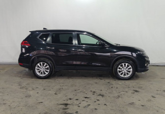 Подержанный автомобиль Nissan X-Trail 2019 года (8 фото)