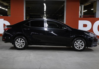 Подержанный автомобиль Toyota Corolla Sedan 2017 года (4 фото)