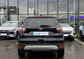 Подержанный автомобиль Ford Kuga 2019 года (6 фото)