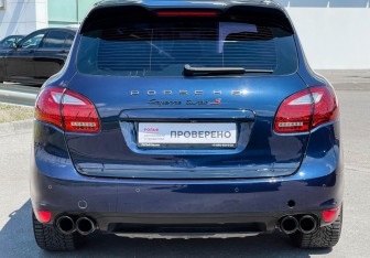 Подержанный автомобиль Porsche Cayenne 2012 года (6 фото)