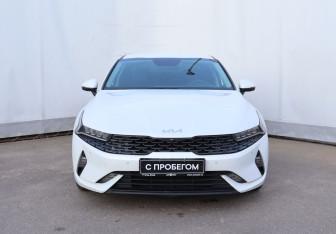 Подержанный автомобиль Kia K5 2022 года (2 фото)