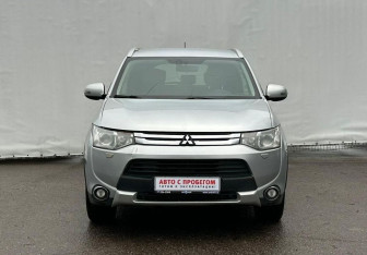 Подержанный автомобиль Mitsubishi Outlander 2014 года (2 фото)