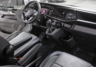 Подержанный автомобиль Volkswagen Caravelle 2021 года (14 фото)