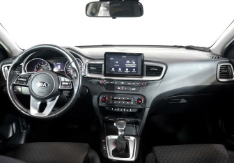 Подержанный автомобиль Kia Ceed Hatchback 2019 года (6 фото)