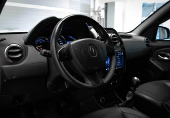 Подержанный автомобиль Renault Duster 2017 года (7 фото)