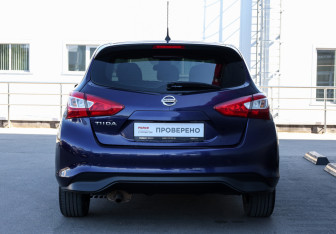 Подержанный автомобиль Nissan Tiida Hatchback 2015 года (6 фото)