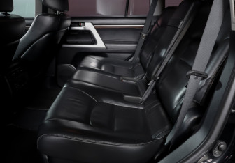 Подержанный автомобиль Toyota Land Cruiser Suv 2016 года (10 фото)