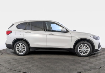 Подержанный автомобиль BMW X1 2020 года (4 фото)