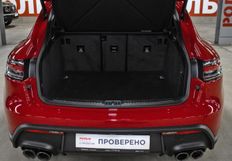 Подержанный автомобиль Porsche Macan 2023 года (10 фото)