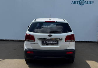 Подержанный автомобиль Kia Sorento 2012 года (7 фото)