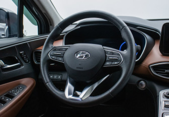 Подержанный автомобиль Hyundai Santa Fe 2023 года (15 фото)