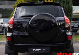 Подержанный автомобиль Toyota RAV4 2006 года (20 фото)