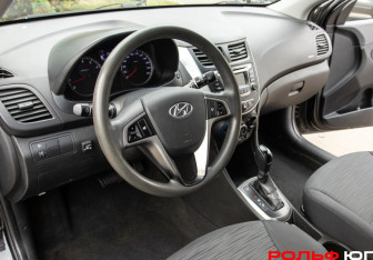 Подержанный автомобиль Hyundai Solaris Hatchback 2016 года (12 фото)