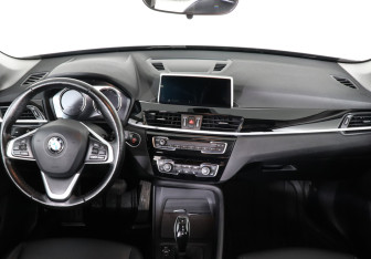 Подержанный автомобиль BMW X1 2021 года (11 фото)