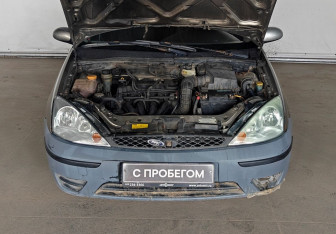 Подержанный автомобиль Ford Focus Sedan 2004 года (16 фото)