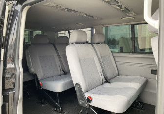 Подержанный автомобиль Volkswagen Caravelle 2009 года (20 фото)