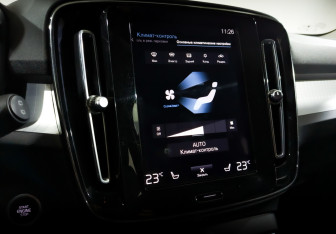 Подержанный автомобиль Volvo XC40 2021 года (27 фото)