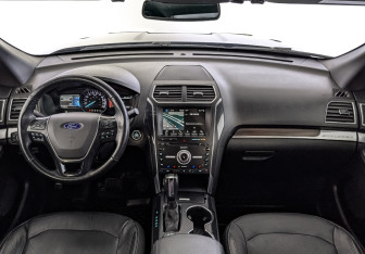 Подержанный автомобиль Ford Explorer 2018 года (14 фото)
