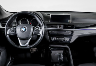 Подержанный автомобиль BMW X1 2021 года (12 фото)
