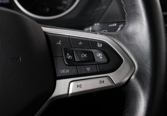 Подержанный автомобиль Volkswagen Tiguan 2021 года (14 фото)