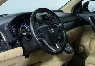 Подержанный автомобиль Honda CR-V 2009 года (13 фото)
