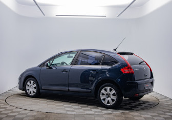 Подержанный автомобиль Citroen C4 Hatchback 2010 года (7 фото)
