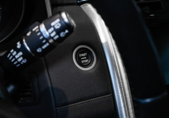 Подержанный автомобиль Land Rover Discovery 2017 года (34 фото)