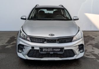 Подержанный автомобиль Kia Rio Hatchback 2021 года (2 фото)
