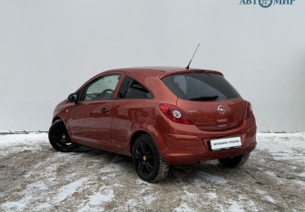 Подержанный автомобиль Opel Corsa 2011 года (7 фото)