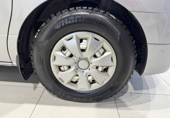 Подержанный автомобиль Hyundai H-1 2017 года (10 фото)