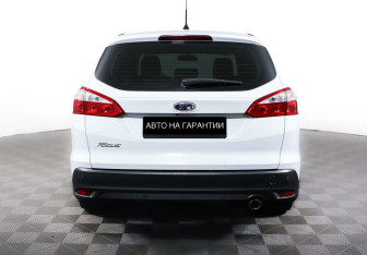Подержанный автомобиль Ford Focus Wagon 2014 года (6 фото)