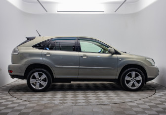 Подержанный автомобиль Lexus RX 2007 года (6 фото)