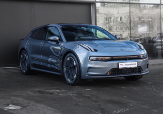 Подержанный автомобиль Zeekr 001 2022 года (3 фото)