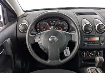 Подержанный автомобиль Nissan Qashqai 2012 года (22 фото)