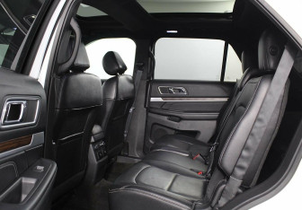 Подержанный автомобиль Ford Explorer 2016 года (7 фото)