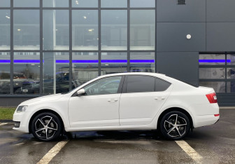 Подержанный автомобиль Skoda Octavia Liftback 2013 года (8 фото)