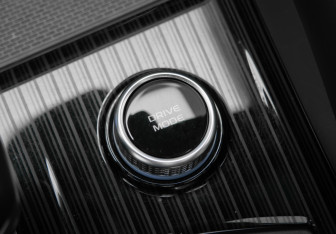 Подержанный автомобиль Geely Monjaro 2024 года (22 фото)